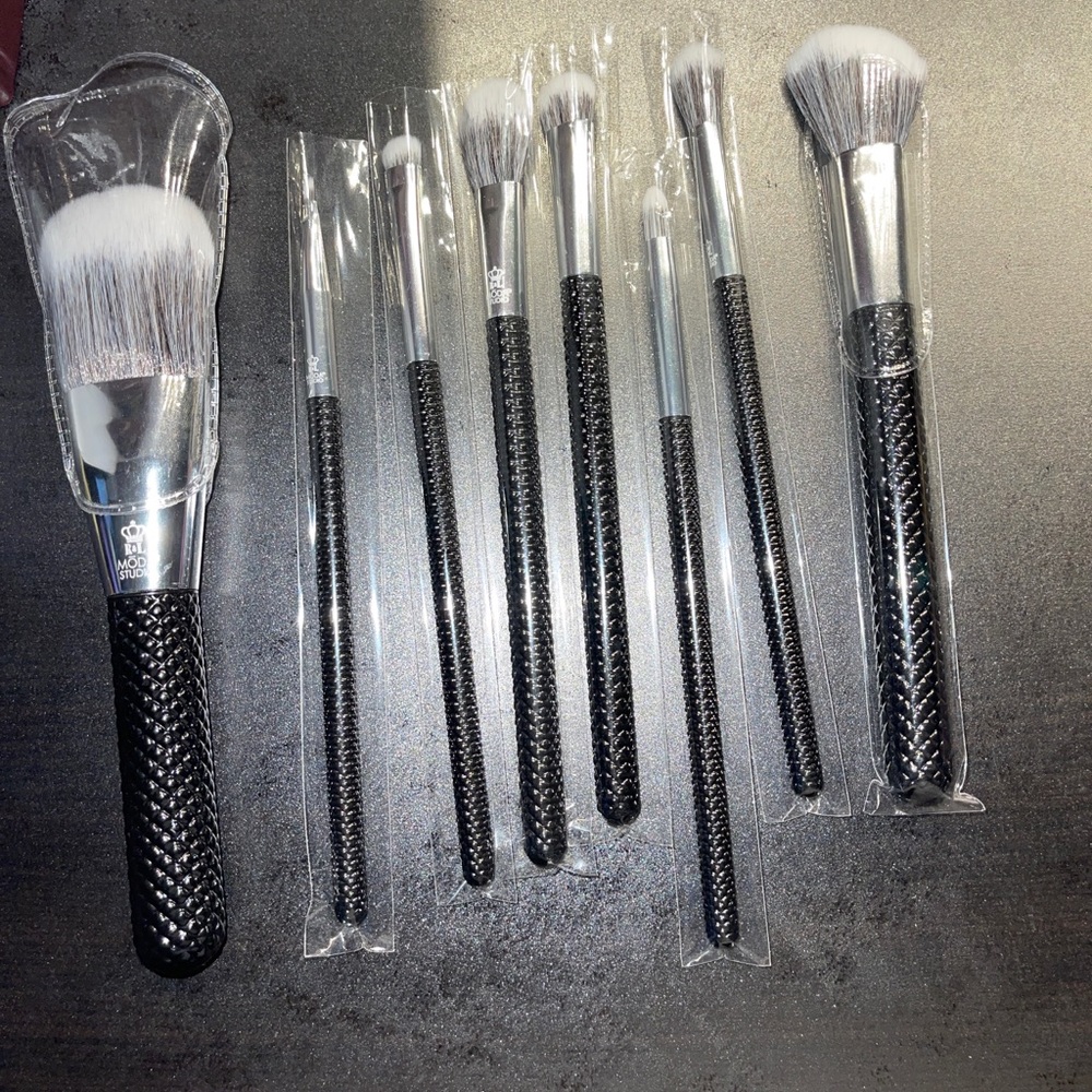 8 pc MODA Studio 8pc Pro Glam Set